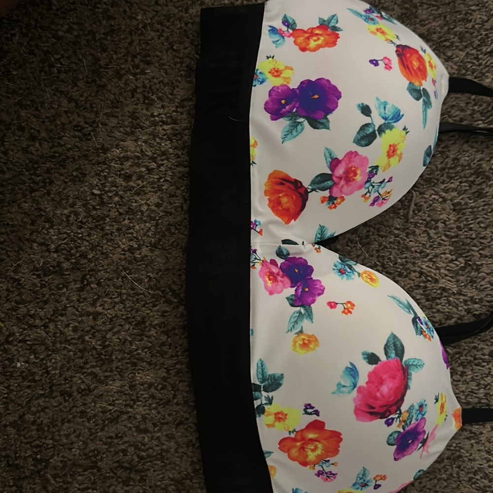 Pink Bra - Picture 2 of 3